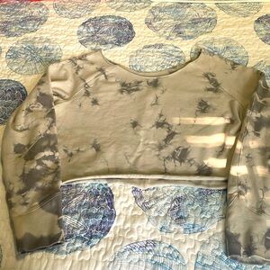 Luluemon crop top sweatshirt size 4